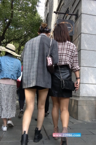 4K - 街拍美女闺蜜相约下午茶 [1.37 GB/MP4]（视频版）