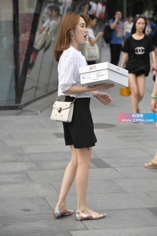 好苗条的小姐姐