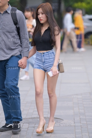 【红石赛帖】高跟热裤美女