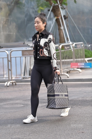 【视觉冲击赛贴】超紧身黑色瑜伽裤**