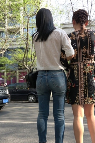 4k-紧身牛仔裤白衬衫知性街拍女神姐姐第二集 [1.29 GB]（视频版）