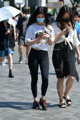 ★长发紧身裤美女★