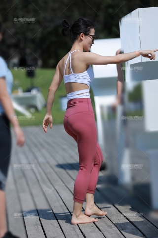 【小默赛帖】★活泼瑜伽美女★