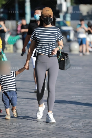 紧身瑜伽裤辣妈