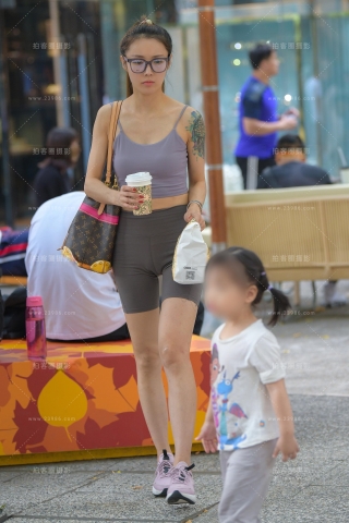 【街拍之魂赛帖】美丽的辣妈