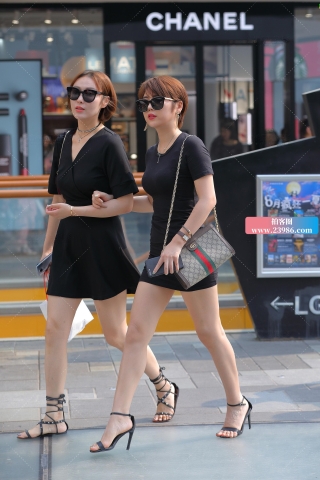 美腿包臀裙俩闺蜜