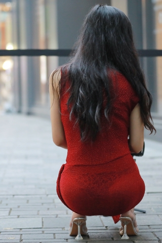 【玻璃街拍】性感包臀裙小姐姐