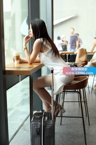 街拍性感白裙美女