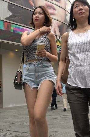 4K 高腰热裤吊带衫短发街拍美女