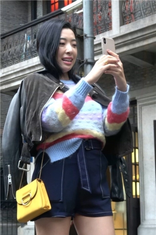 4K - 姐妹俩聊什么笑得这么开心 [1.50 GB/MP4]（视频版）