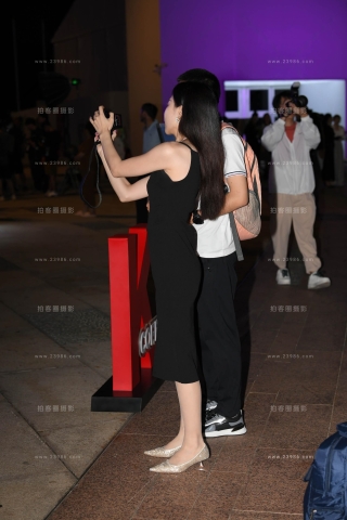 黑色裙丝腿小姐姐