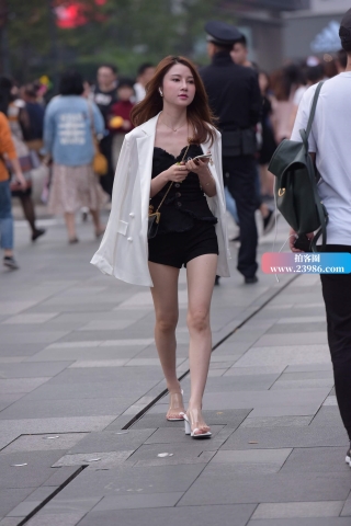 街拍时尚美女姐姐