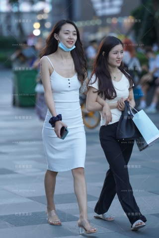 【凯恩赛贴】白裙美女 展现性感迷人的美