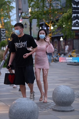 我也想要这样的一个女友~