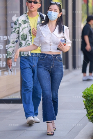 【街拍之魂赛帖】拍照的蓝色紧牛