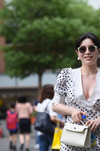 蹭拍斑点大开领