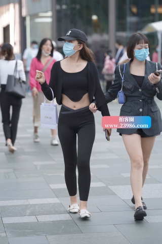 街拍紧身裤美眉