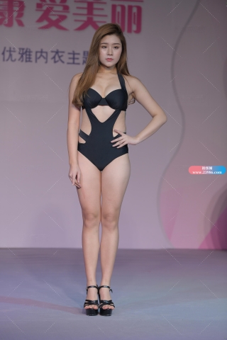 黑色连体比基尼