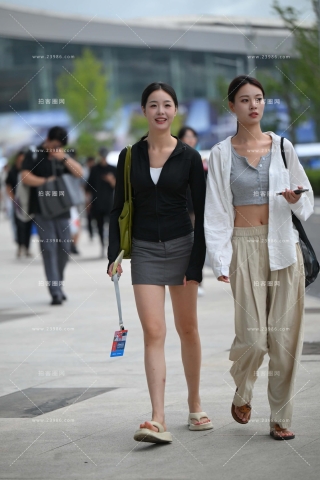 短裙凉拖小姐姐