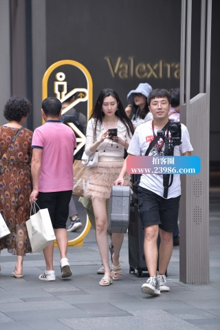 时尚的群，白白的腿！