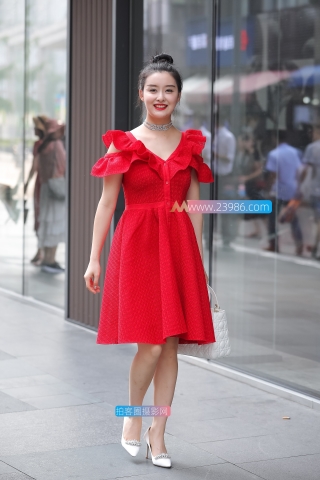 【凯恩赛帖】超甜美女孩 一看就知道很有福气