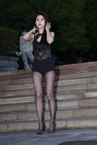 黑丝长腿的小十七 【图片➕视频】