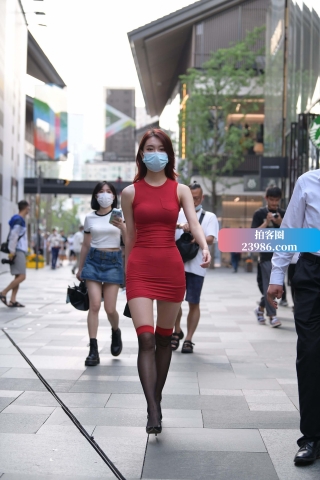 街拍红色包臀裙美女