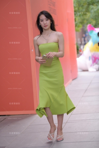 【街拍之魂赛帖】绿色包臀小姐姐