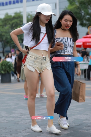 【视觉冲击赛帖】罕见的性感热裤，青春美眉