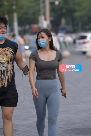 超棒身材紧身裤美眉