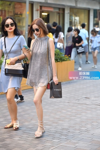 街拍时尚美腿靓女