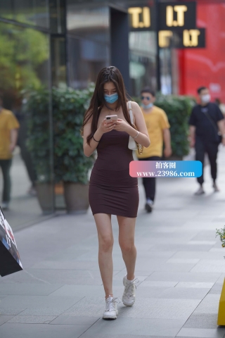 街拍紧身棕色短裙