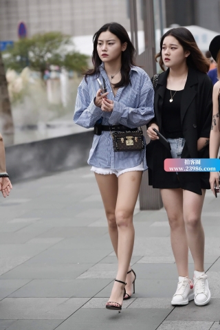 大长腿凉高美女