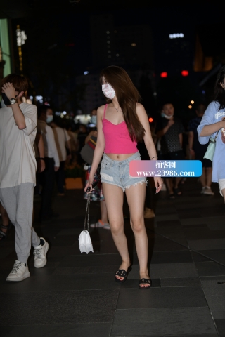 街拍漂亮的热牛小姐姐