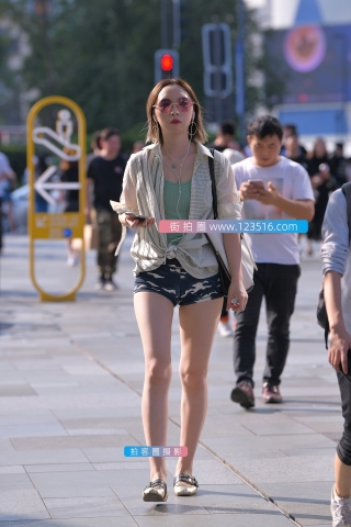 【街拍之魂赛帖】紧致的小热裤