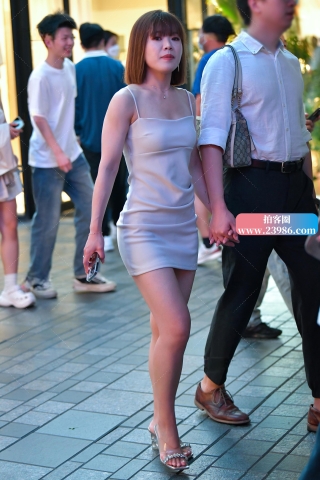 ★米白连衣裙美女