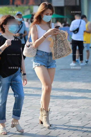 丰满热裤Y Y小姐姐