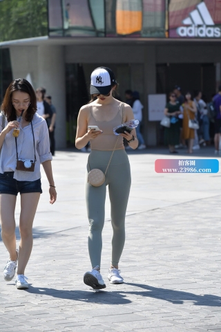 好身材紧瑜伽女孩