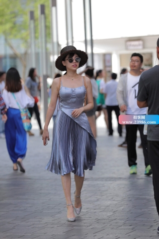 街拍时尚气质连衣裙s妇