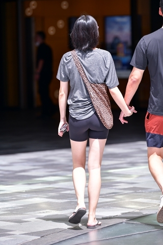 ★瑜伽紧身运动短裤美女