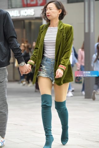 这个颜色的靴子很少见