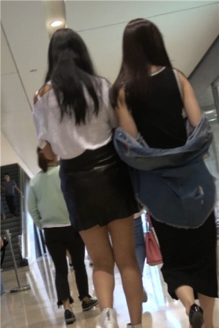 4K - 性感包臀皮裙街拍御姐大美女 [643 MB]（视频版）