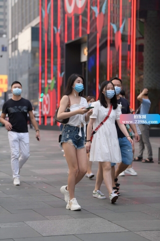 气质的运动型短牛美眉