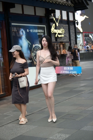 搭讪街拍大长腿气质美女