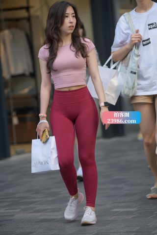 暗红色紧身裤籹籽