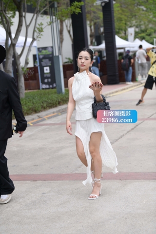 jio还是挺白挺美的