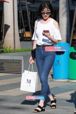 【视觉冲击赛帖】阳光下的 紧牛铅笔裤 MM