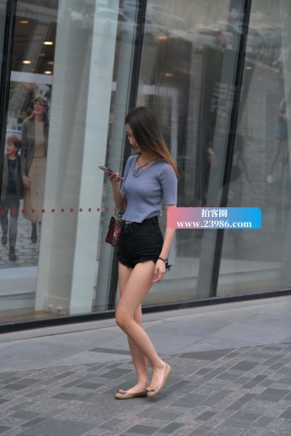 街拍长发小姐姐很气质