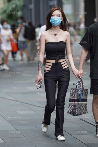 大胆前卫的打扮