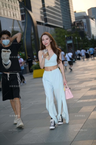 粉色手提包女友